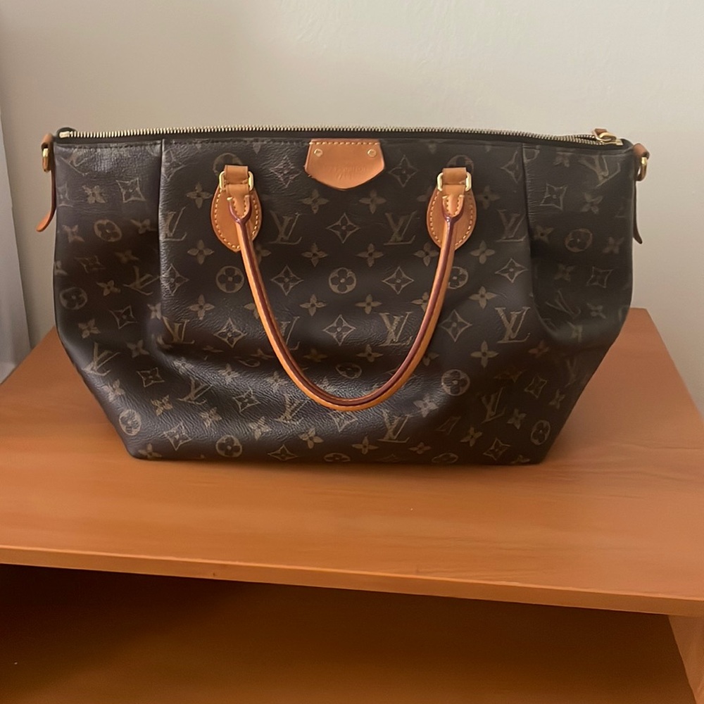 Authentic Louis Vuitton Turenne MM Monogram
PREOWNED/USED
